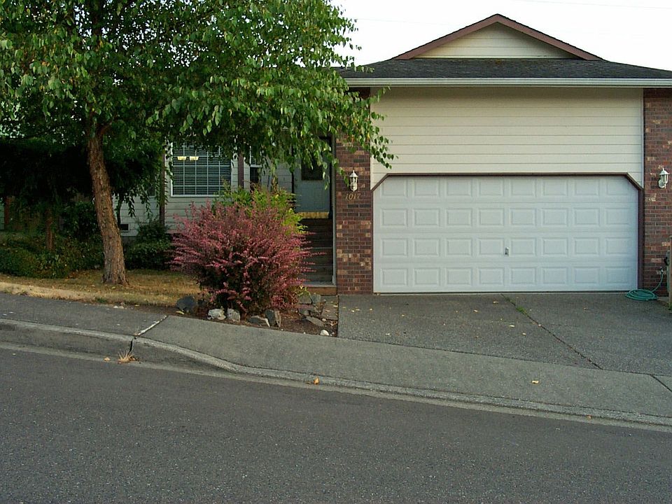 1st image of 1017 Lake Crest Dr