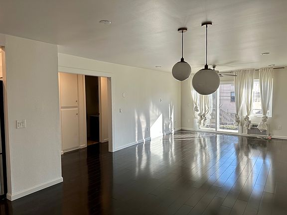 3rd image of 3421 Park Blvd