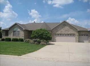 122 Hillcrest St, Gridley, IL 61744
