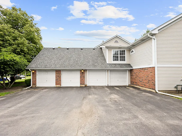 5S560 Paxton Dr #2H — Photo 29