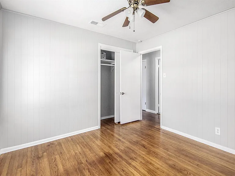 2215 Silverbonnet St — Photo 12