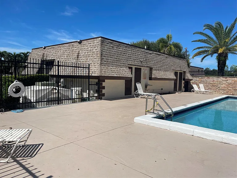 9390 SW 61st Way #D — Photo 33