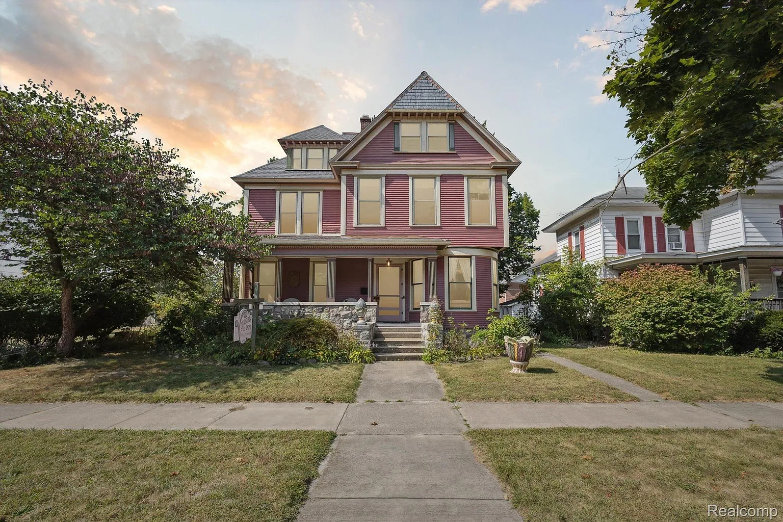 210 East St photo 1