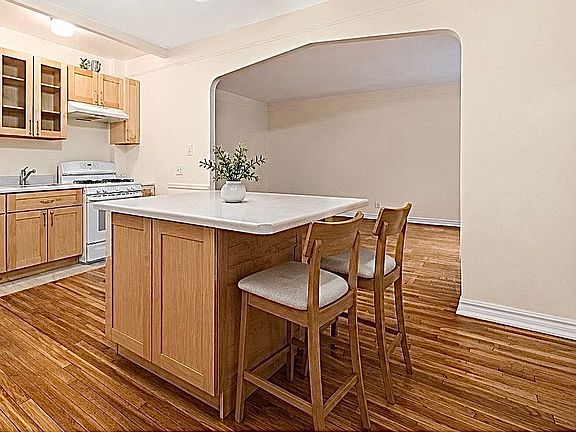 3rd image of 2601 Glenwood Rd APT 2H