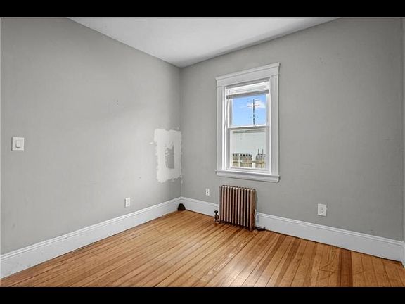 3rd image of 1136 Park Ave Floor 1