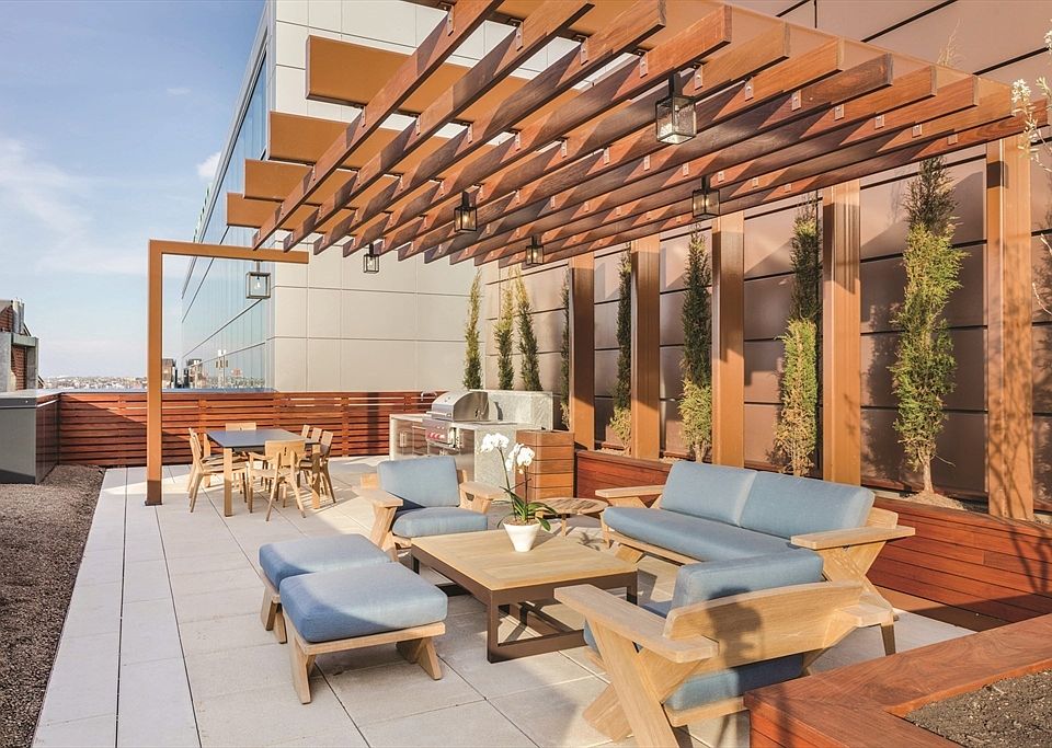 1st image of 100 Lovejoy Wharf N #5