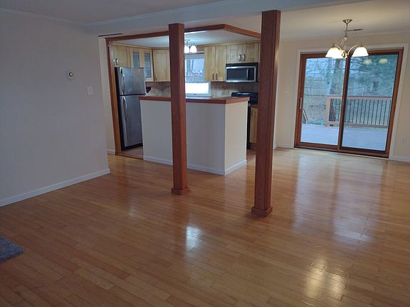 3rd image of 548 Rockbridge Dr SE