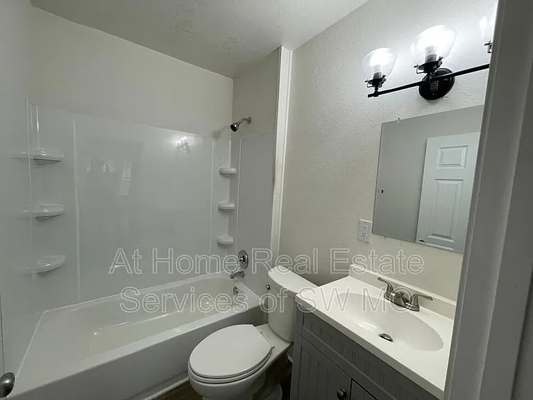 1200 S Jefferson Ave — Photo 9