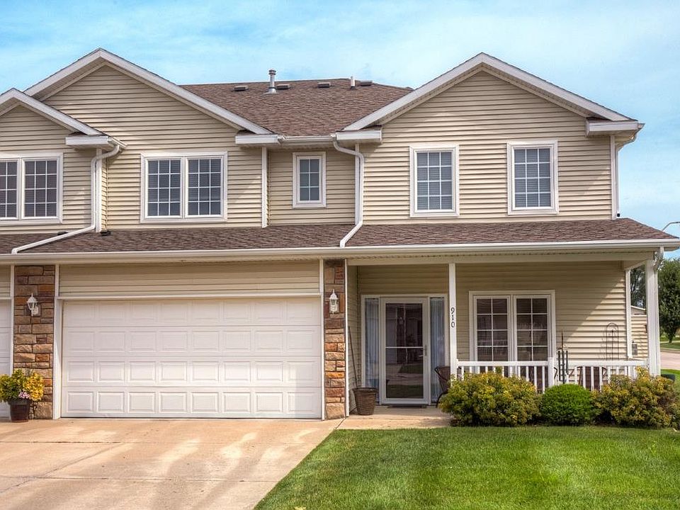 1st image of 910 Red Hawk Way SE