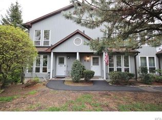 19 Hemlock Cir, Peekskill, NY 10566