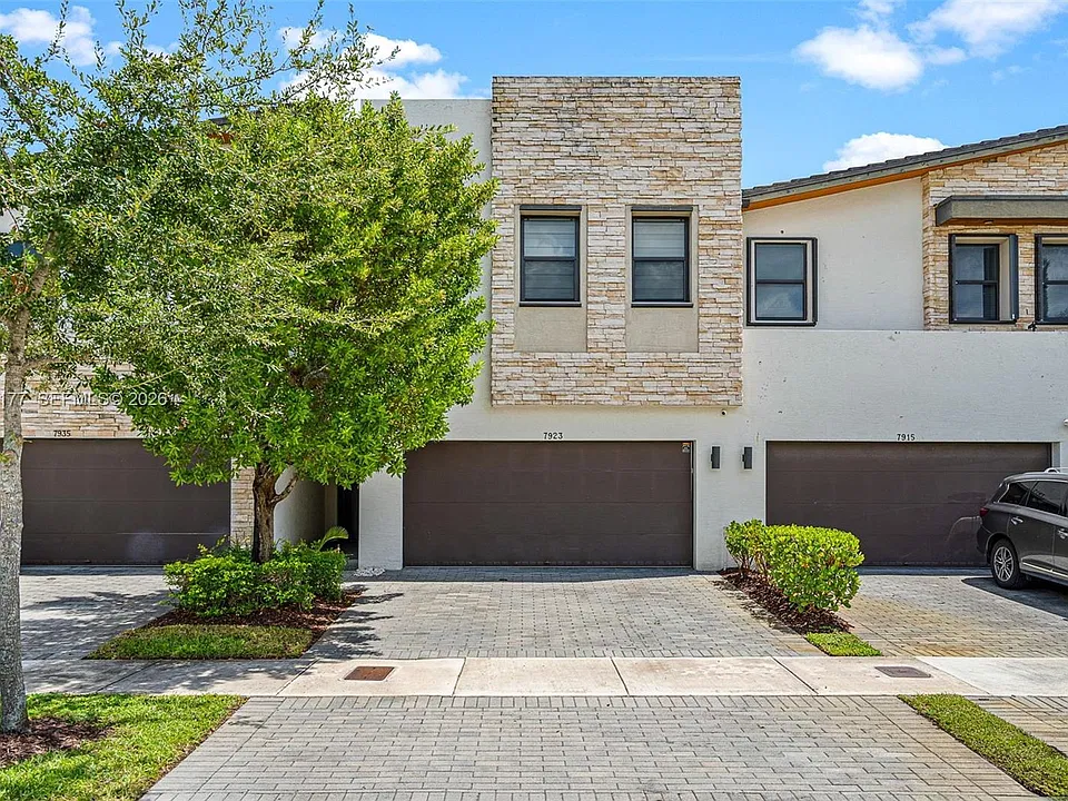7923 NW 104th Ct
