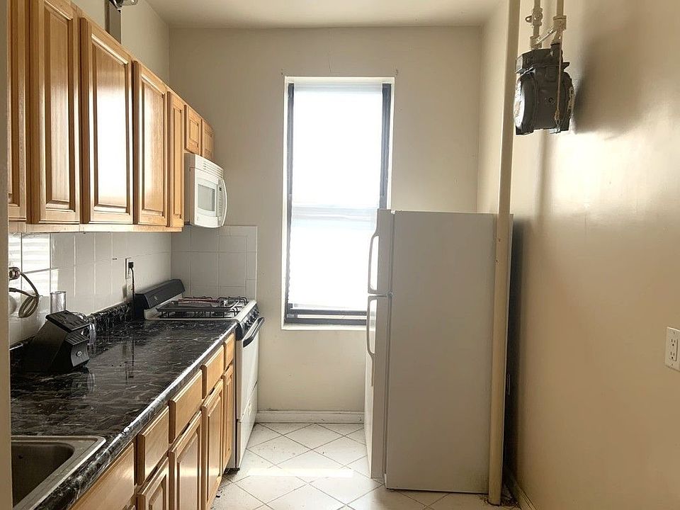 2nd image of 500 W 170th St #54