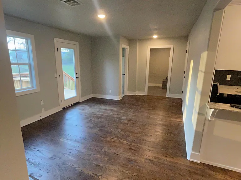 414 S Guthrie Ave — Photo 16