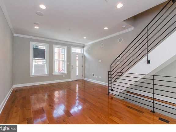 3rd image of 1341 N Newkirk St