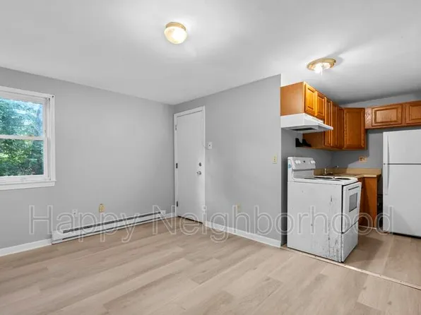 451 Divinity St APT I, Bristol, CT 06010
