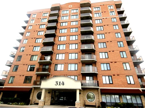 314 Central Park Dr #604, Ottawa, ON K2C 0R2