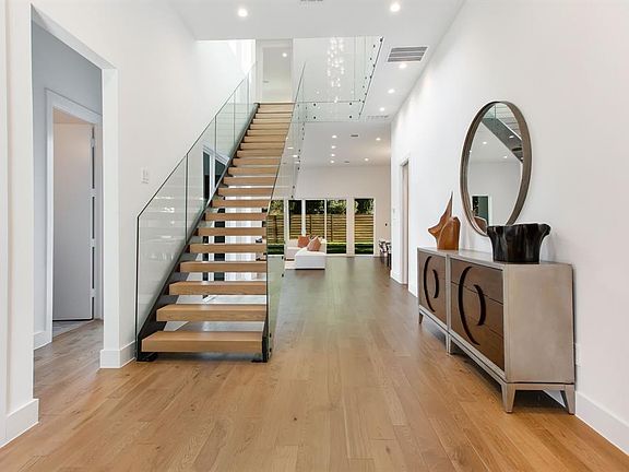 2nd image of 5519 Belmont Ave