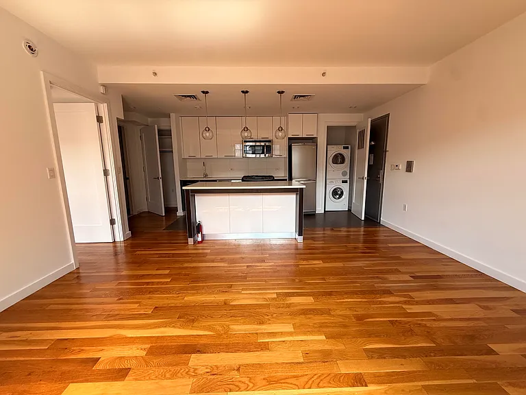 123 Parkside Ave #7J — Photo 1