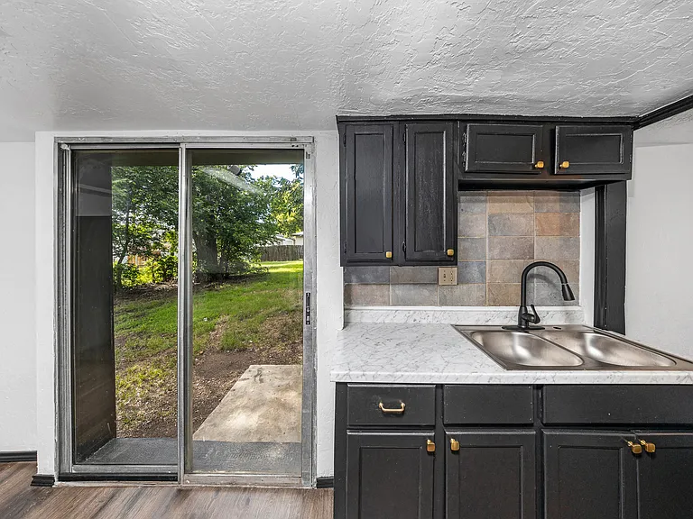 1905 NW Baldwin Ave — Photo 12