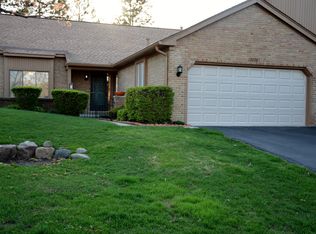 2170 London Bridge Dr, Rochester Hills, MI 48307