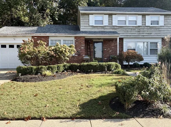 57 Bells Lake Dr, Turnersville, NJ 08012