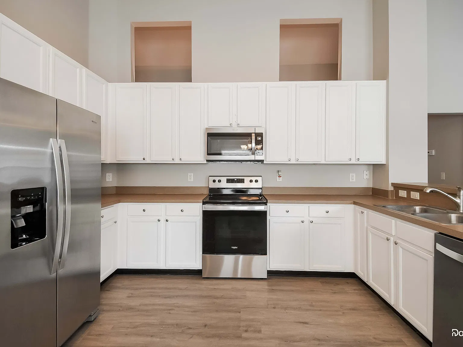 4 bed, 2.0 bath, 2118 sqft, $2,365 — Photo 4