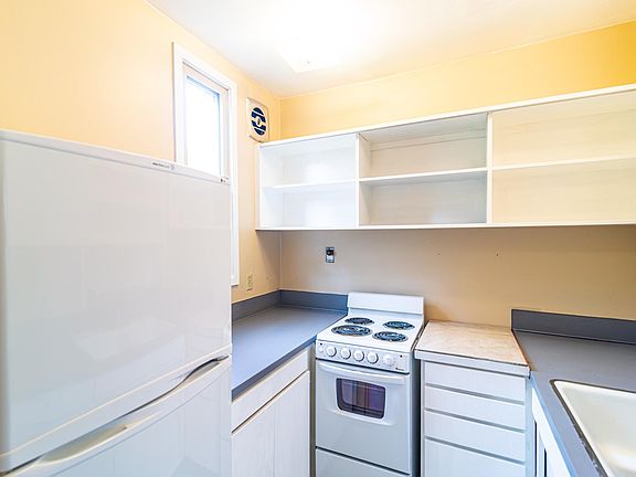3rd image of 2221 NE 46th St #6
