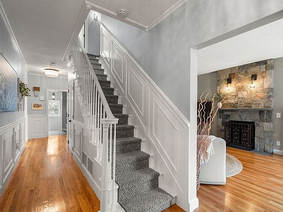 5th image of 225 Walnut St