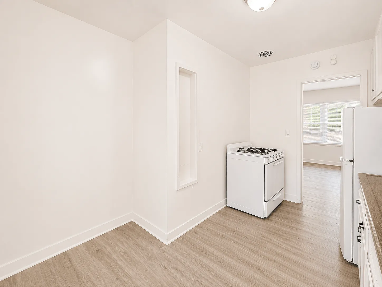 2490 Cedar Avenue — Photo 4