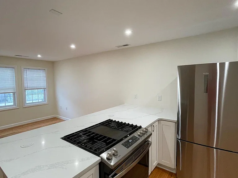 85 Moreland St — Photo 3