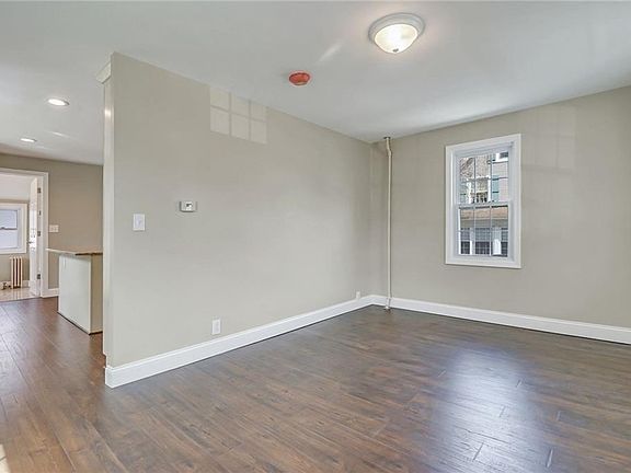 5th image of 35 Little Broadway