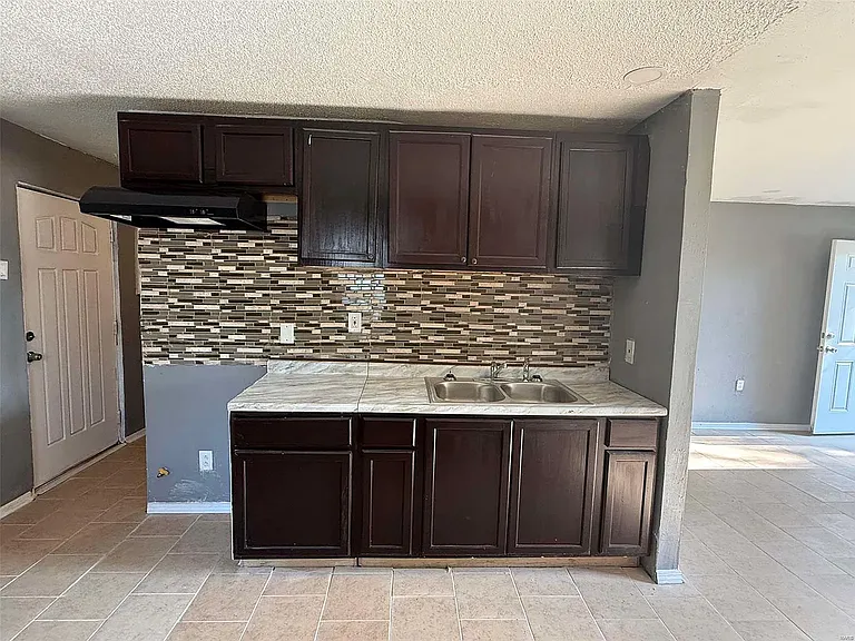 1317 Richard Dr — Photo 3