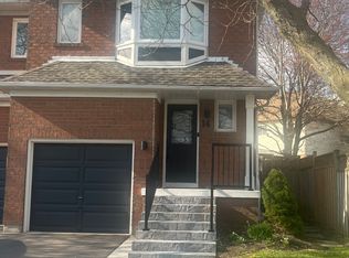 14 Thornlodge Dr, Hamilton, ON L8B 0L8