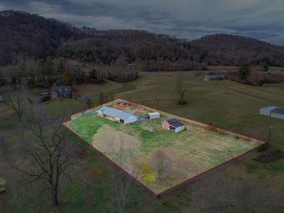 5th image of 501 Maple Ln