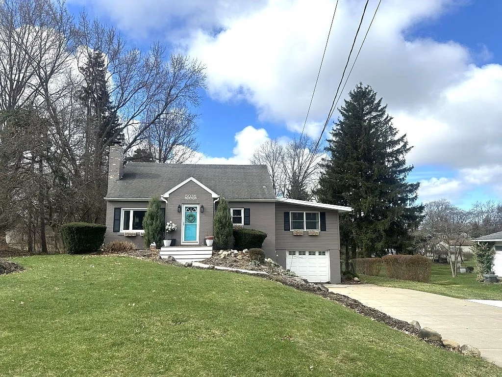 5038 Exeter Rd photo 1