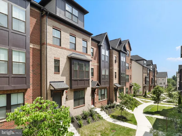 2825 Hokie Ln, Alexandria, VA 22306