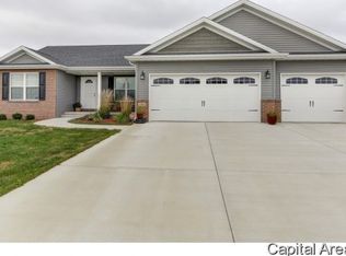 1501 Prairie Vista Dr, Chatham, IL 62629