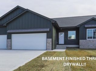 5211 149th St, Urbandale, IA 50323