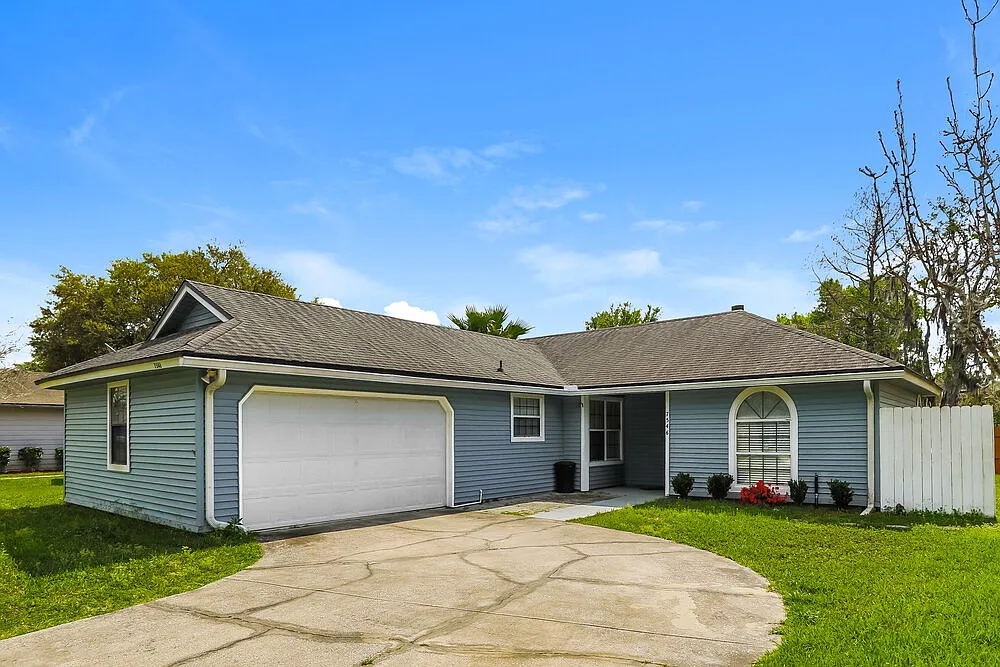3 bed, 2.0 bath, 1337 sqft, $2,520 — Photo 1