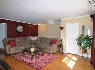 22609 Kingsbury Ave, Oakland Gardens, NY 11364