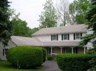 2 Garwood Ln, West Hartford, CT 06117