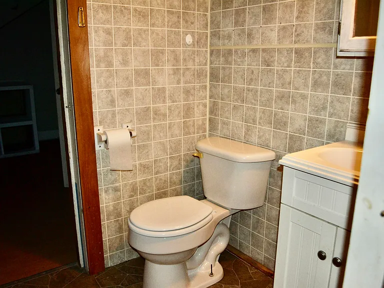 224 E Main St — Photo 14