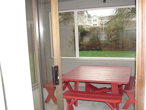 5th image of 814 SE 141st Ave