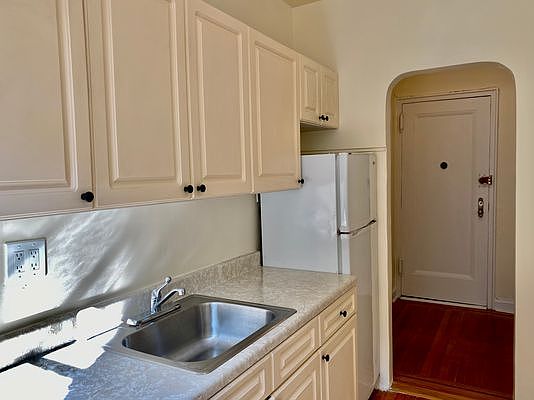 5th image of 151 E 90th St #5R