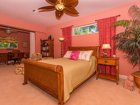 3rd image of 130 Nassau St