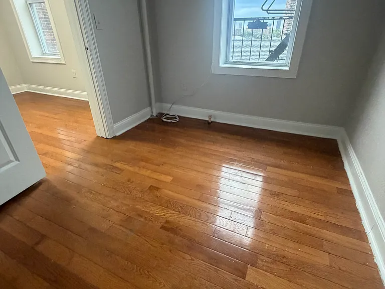 5712 Hudson Ave #10 — Photo 7