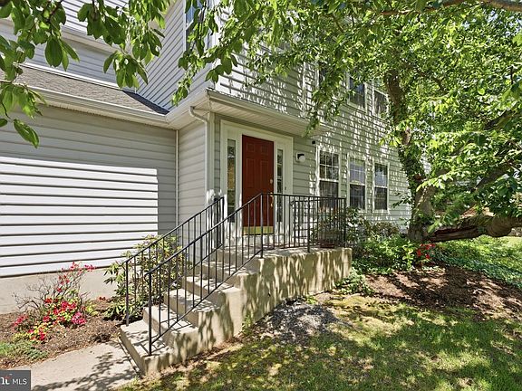 2nd image of 55 Windsor Pl
