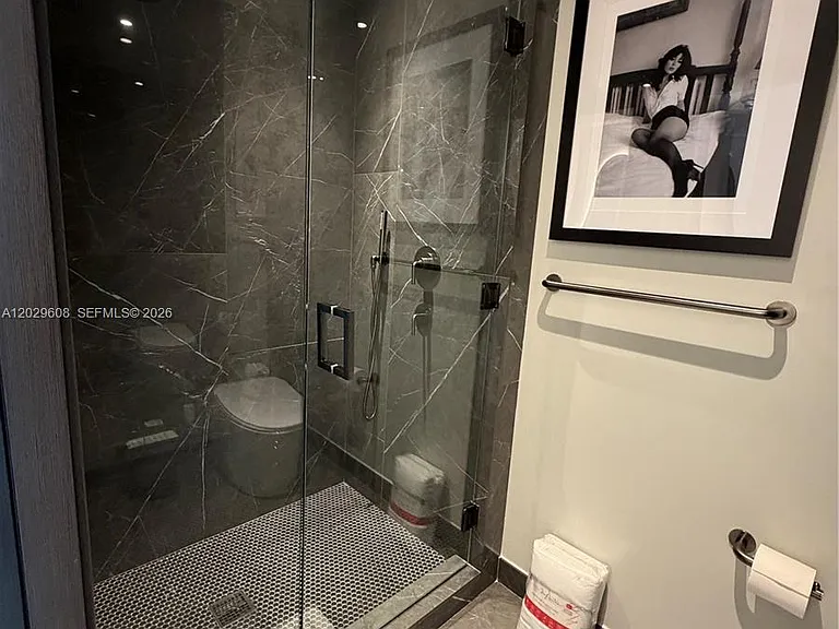 20 NE 11th St #3306B — Photo 12