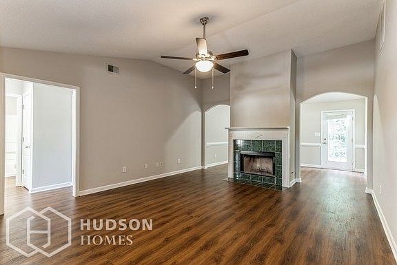3rd image of 310 Fallview Dr