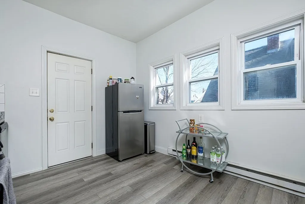 1 bed, 1.0 bath, 800 sqft, $1,850 — Photo 2